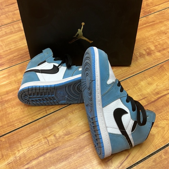 Jordan 1 Retro High OG - Picture 10 of 12